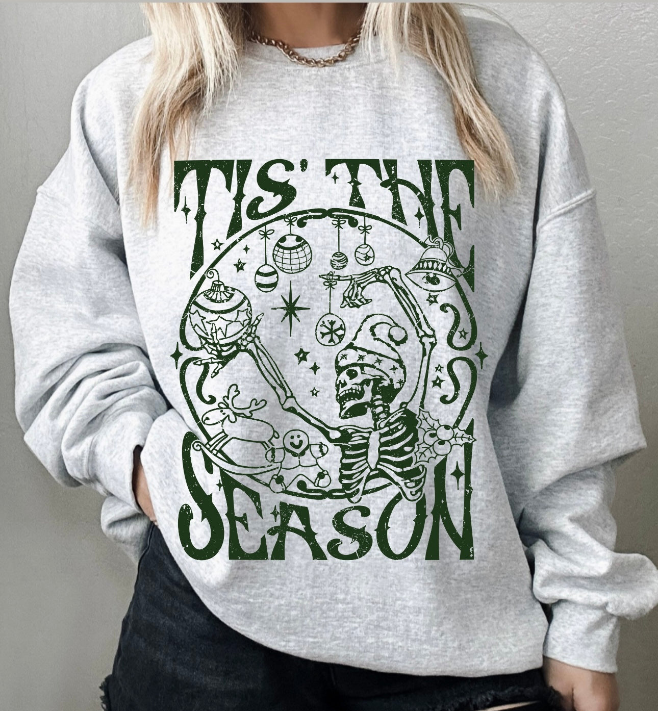 Skull tis the season crewneck
